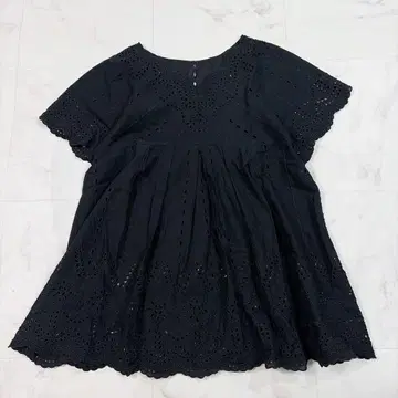 Spick & Span 레이스 자수 튜닉 블랙 반팔 컷워크