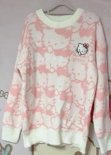 헬로키티 니트 스웨터 긴팔 핑크 가을/겨울 산리오 키티 헤이세이