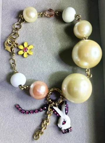 ANNA SUI 토끼 참 팔찌