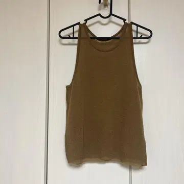 6 로쿠 브라운 탱크탑