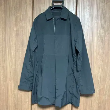 데상트 블랙 스텐카라 코트