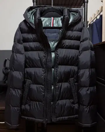 컨디션 최상 TOMMY HILFIGER 다운 자켓 S 사이즈 블랙