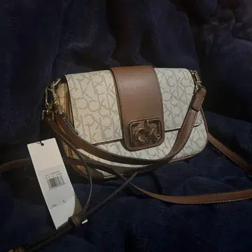 [새상품] Calvin Klein 숄더백 화이트