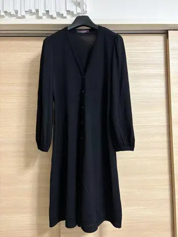 LEONARD 블랙 V넥 롱 가디건 무릎 기장
