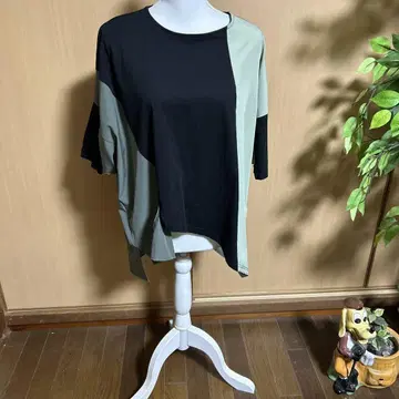 오즈모시스 비대칭 블라우스