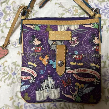 WDW 한정판 Dooney&Bourke letter career bag