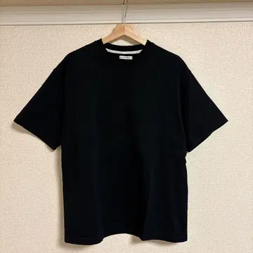 UNIVERSAL PRODUCTS 티셔츠 블랙