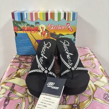 Skechers 비쥬 장식 블랙 샌들