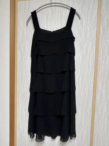블랙 프릴 드레스 사이드 지퍼