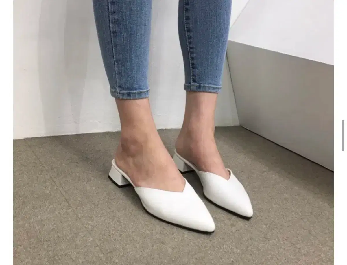 [New Product] White Mule Slippers Low Heel Pumps 255