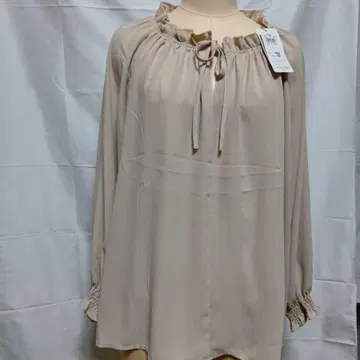 미사용 새상품 베이지 프릴 긴팔 블라우스