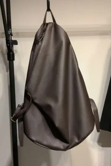 다크 브라운 백팩