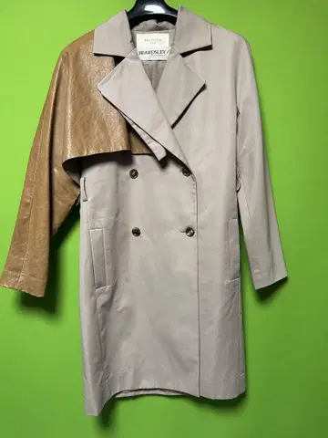 양가죽 사용 BEARDSLEY 가죽 케이프 트렌치코트 38