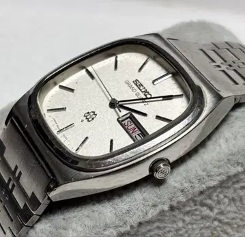 SEIKO 그랜드 쿼츠 데이데이트 스퀘어 새상품 배터리 9943-5000