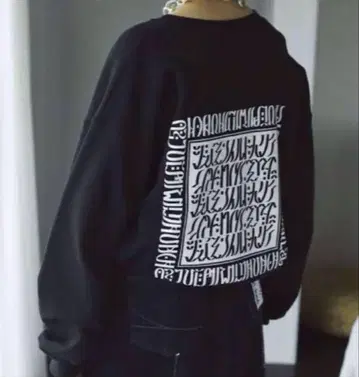 JUEMI MACCIU TYPO SWEAT 트레이닝복 24시간 이내 배송