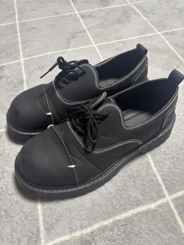 블랙 레이스업 캐주얼 슈즈