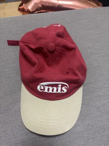 emis 빨간색 베이지 캡 E17-22