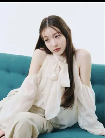 Lily brown 드레이프 보타이 쉬폰 블라우스