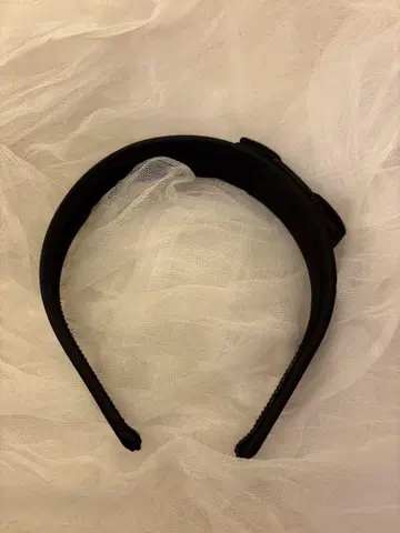 페라가모 리본 비쥬 머리띠 블랙