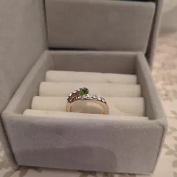 그린 스톤 부착 반지