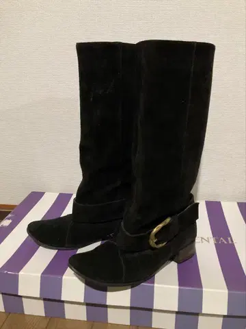 [ 그레이스 콘티넨탈 ] 블랙 스웨이드 롱 부츠 버클 포함 37