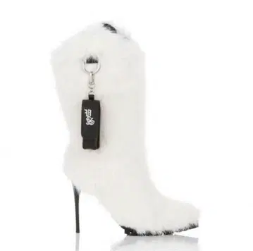 YELLO SHOES 화이트 퍼 부츠