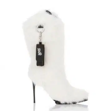 YELLO SHOES 화이트 퍼 부츠