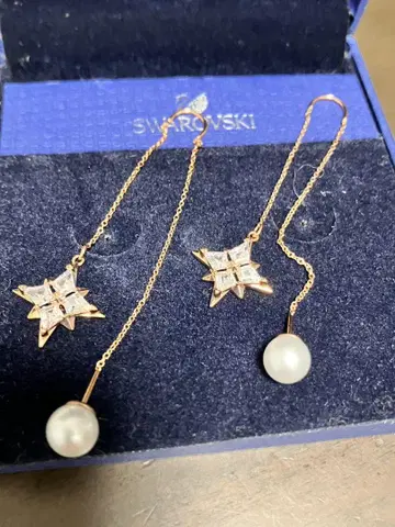 SWAROVSKI 스와로브스키 귀걸이 [양쪽 귀용] 스타