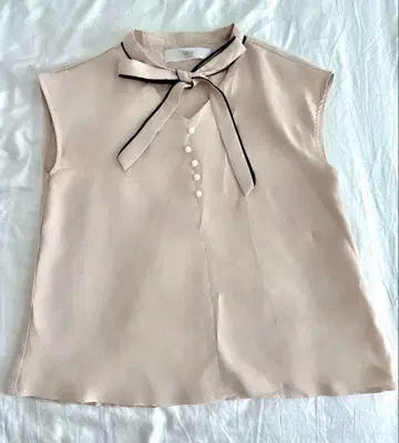tocco closet 핑크 슬리브리스 블라우스 펄 보타이 리본
