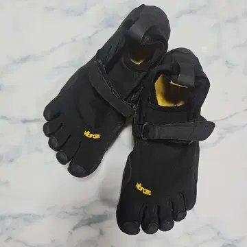 Vibram 트레일 러닝화 블랙 23.5