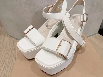 오리엔탈 트래픽 화이트 플랫폼 샌들 크로스 스트랩