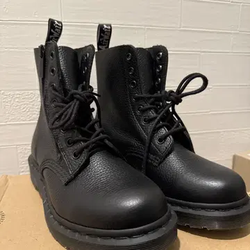 닥터마틴 Dr.Martens 8홀 부츠 MONO