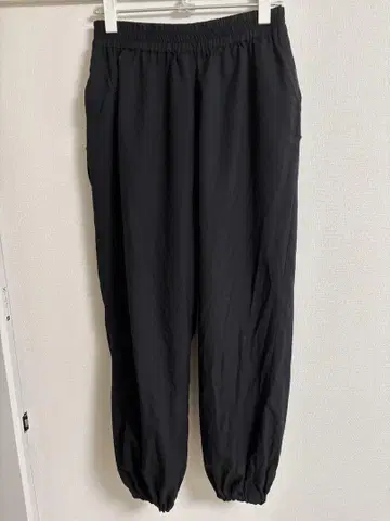 HYKE 블랙 와이드 팬츠