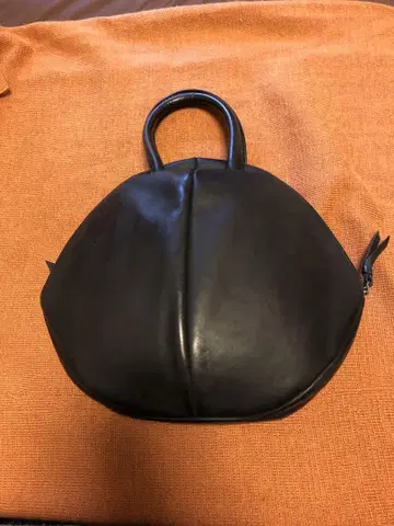 Sybil's 블랙 가죽 핸드백