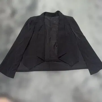 ROYAL PARTY 블랙 노카라 케이프 자켓