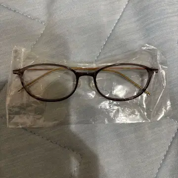 브라운 플라스틱 프레임 안경