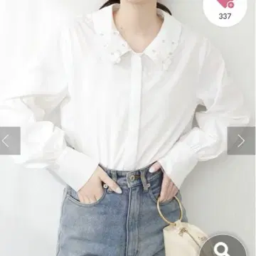 새상품급 25SS 내추럴 꾸뛰르 꽃 모티브 옷깃 긴팔 블라우스 화이트