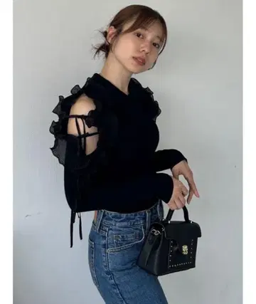 이번 시즌 새상품 snidel 플리츠 프릴 니트 풀오버 블랙