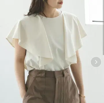 NOBLE 랜덤 플레어 슬리브 블라우스 화이트