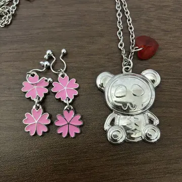 해골곰 목걸이, 사쿠라 참 귀찌