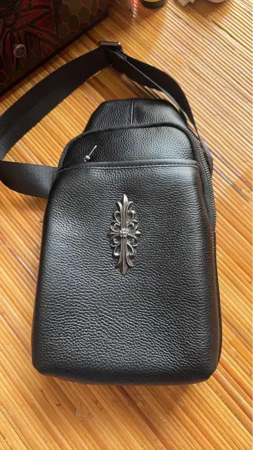 블랙 가죽 숄더백