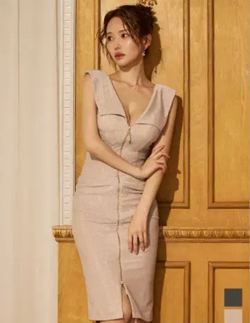 Jewels 빅 칼라 지퍼 슬리브리스 라메 미디엄 드레스