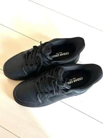 CEDAR CREST 블랙 스니커즈 핑거프리 슈즈