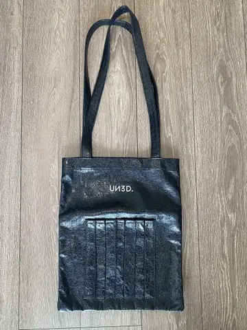 UN3D. 블랙 토트백