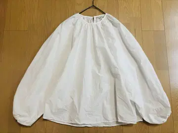 자도르 루 시네마 벌룬 소매 블라우스 루즈핏 두지엠 클라세