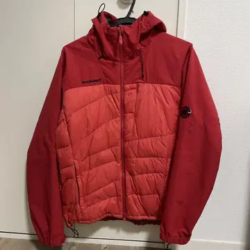 마무트 빨간색 다운 자켓