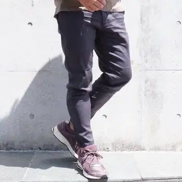 9 TUCKLESS SLIM PANTS