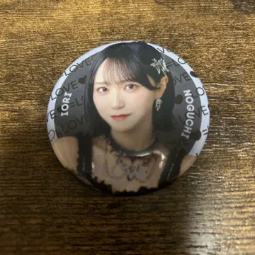 노구치 이오리 블랙 의상 캔뱃지