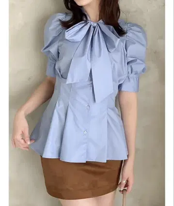 dazzlin 다즈린 페플럼 턱 보타이 블라우스 블루