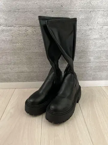 블랙 가죽 부츠 사이드 지퍼 부착